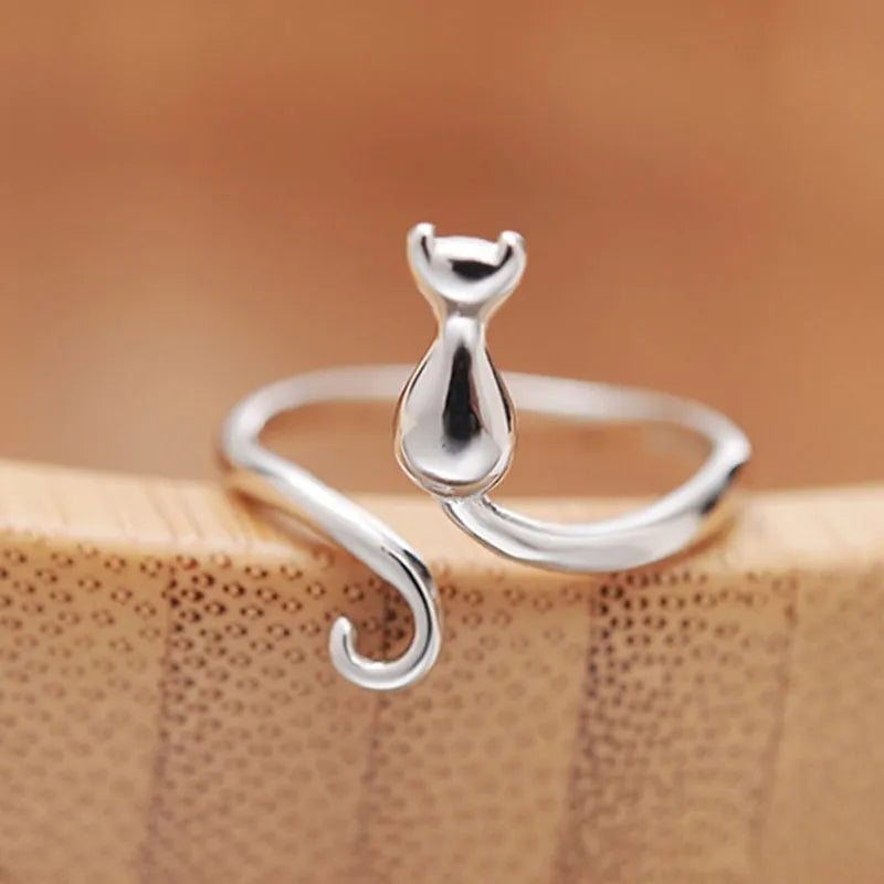 Offener Ring aus Silber mit Katze