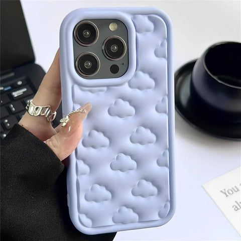 Bonita funda para iPhone con nubes en 3D