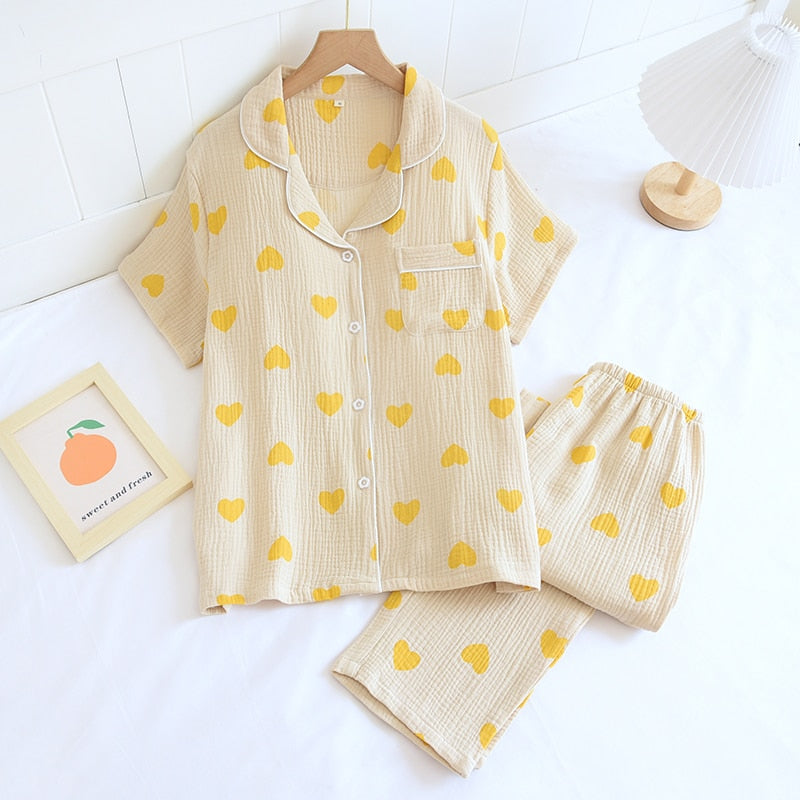 Pijama kawaii con corazones pastel