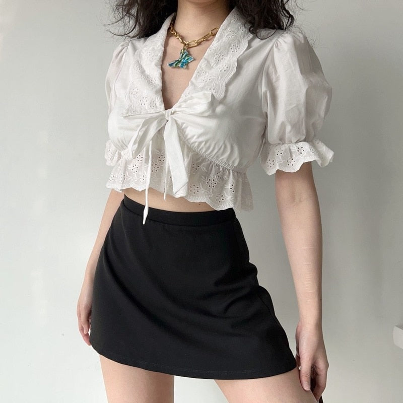 Top corto con camisa con volantes