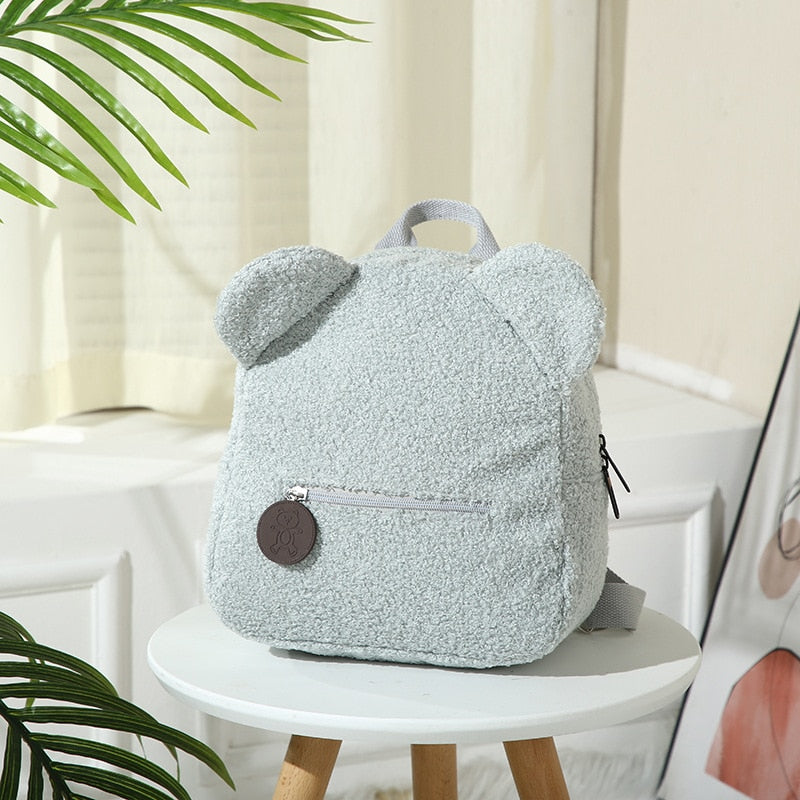 Mochila con forma de oso esponjoso