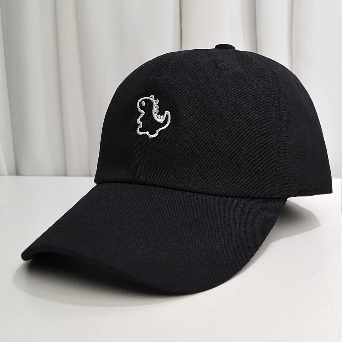 Bonita gorra de béisbol con forma de dinosaurio