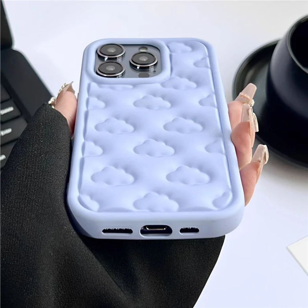 Bonita funda para iPhone con nubes en 3D