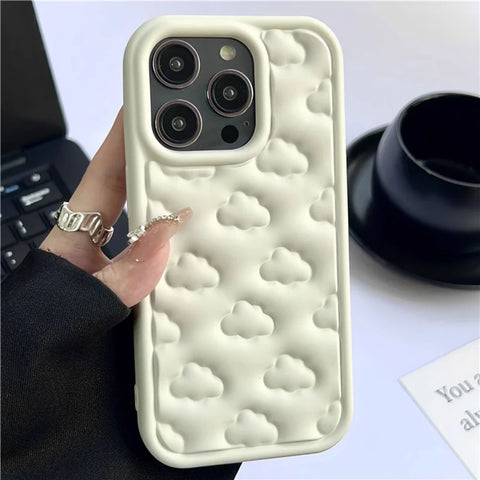 Bonita funda para iPhone con nubes en 3D