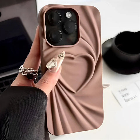 Bonita funda para iPhone con forma de corazón en 3D