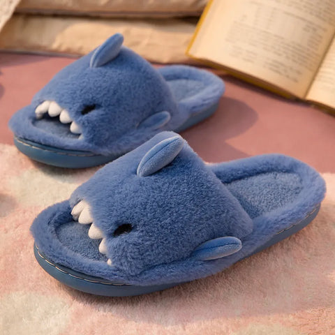 Pantuflas kawaii con forma de tiburón de dibujos animados