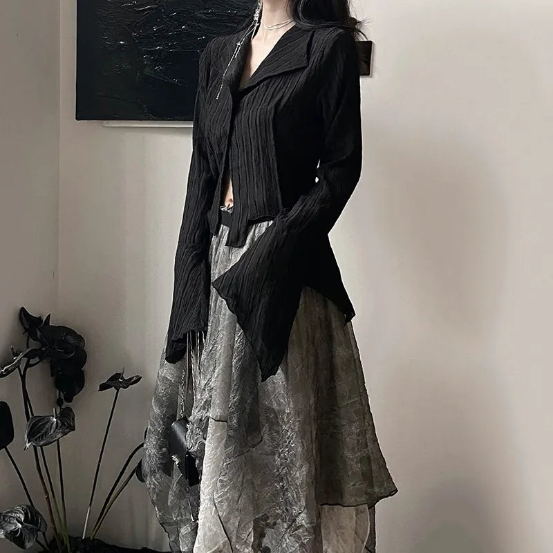 Gothic Bluse mit ausgestellten Ärmeln und unregelmäßiger Passform