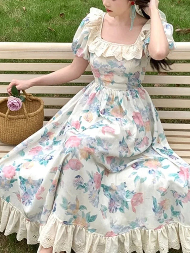 Französisches Patchworkkleid mit Blumenmuster