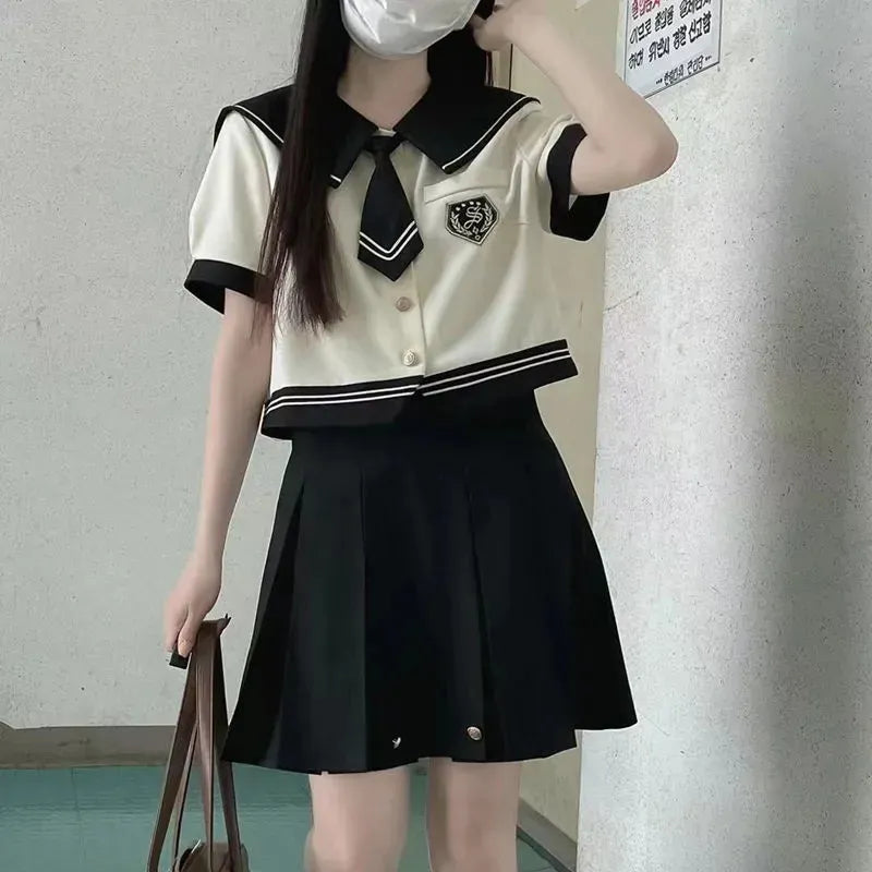 Uniforme de colegiala japonesa: top y falda