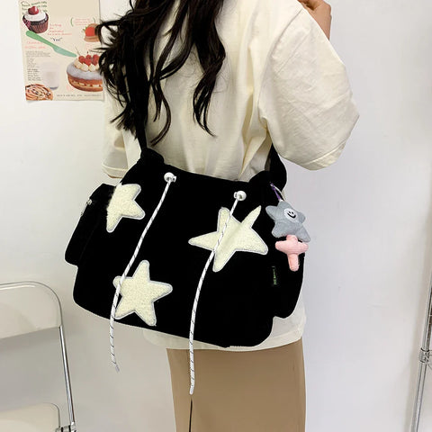 Lindo bolso de cuero con forma de estrella