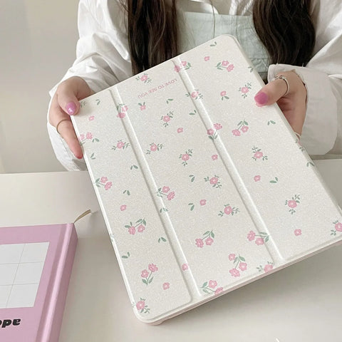 Bonita funda para iPad con diseño de flores blancas