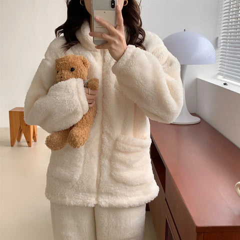 Koreanischer warmer Pyjama