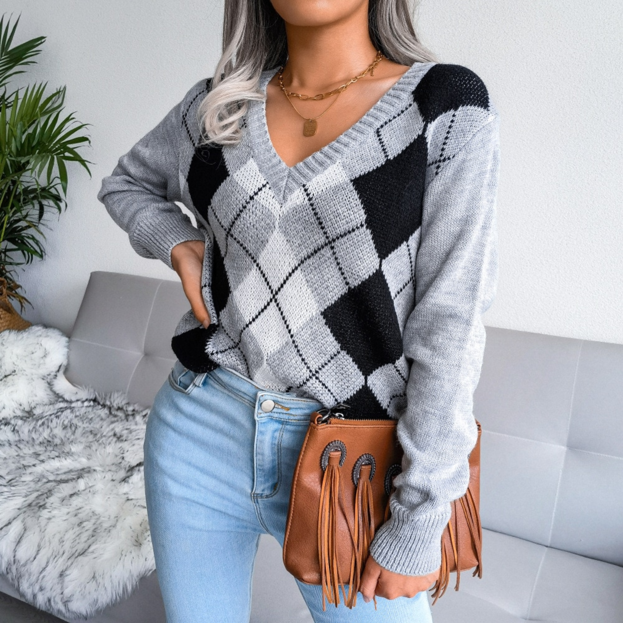 Lunetta - Gray Argyle Knitted V-Neck Sweater Top