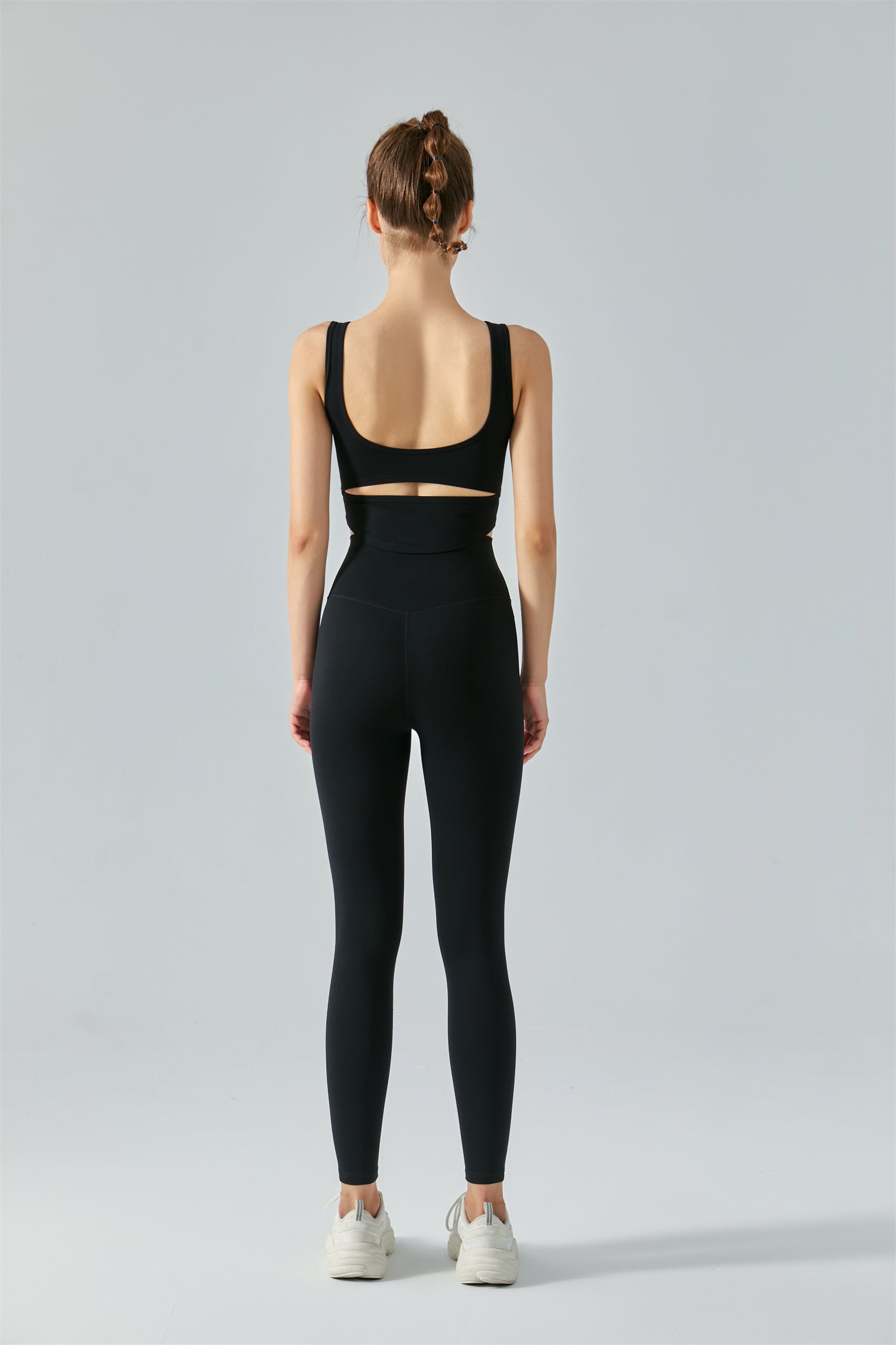 Rückenfreies Yoga-Tanktop mit U-Ausschnitt und Cut-Out