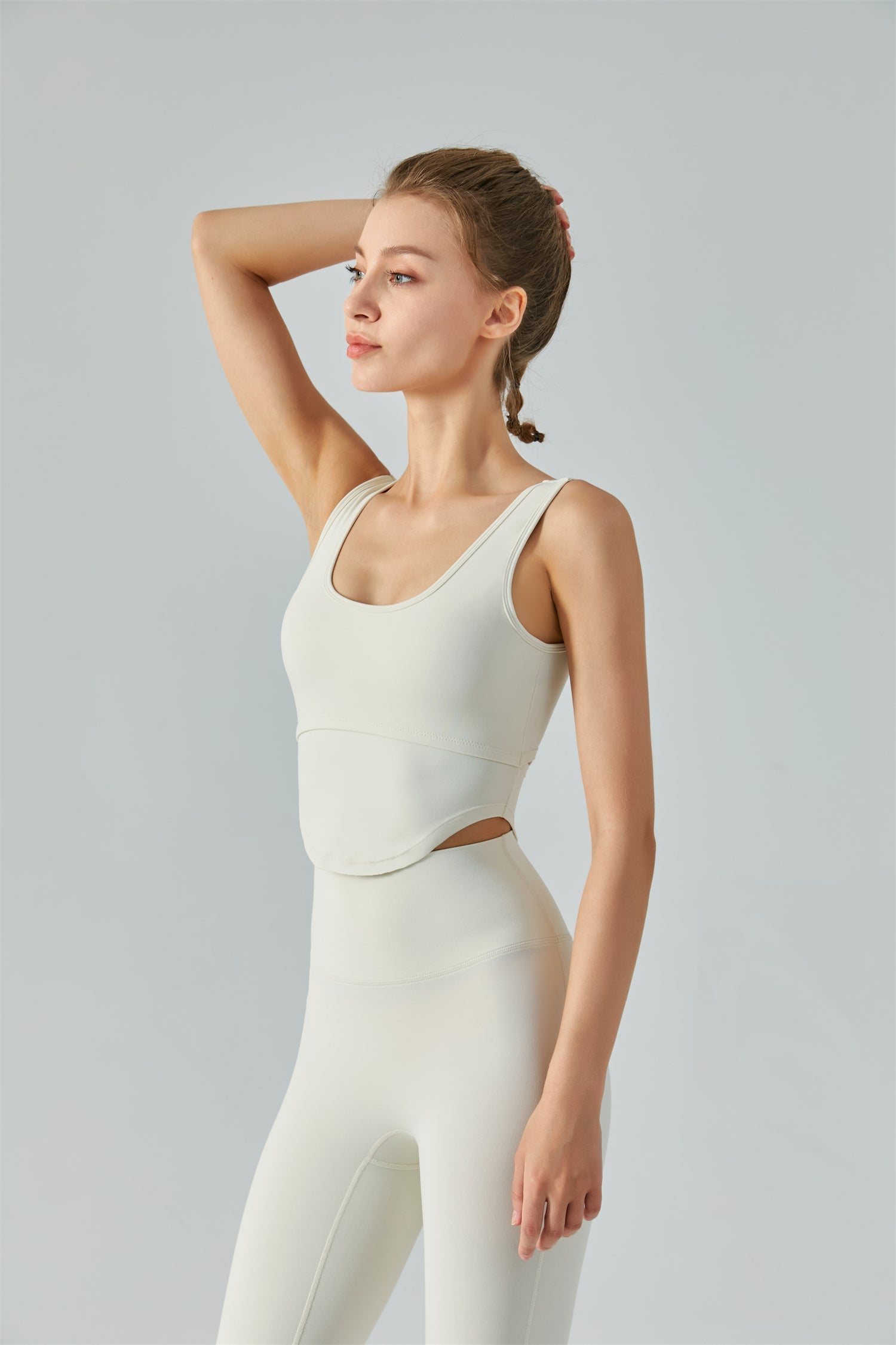 Rückenfreies Yoga-Tanktop mit U-Ausschnitt und Cut-Out