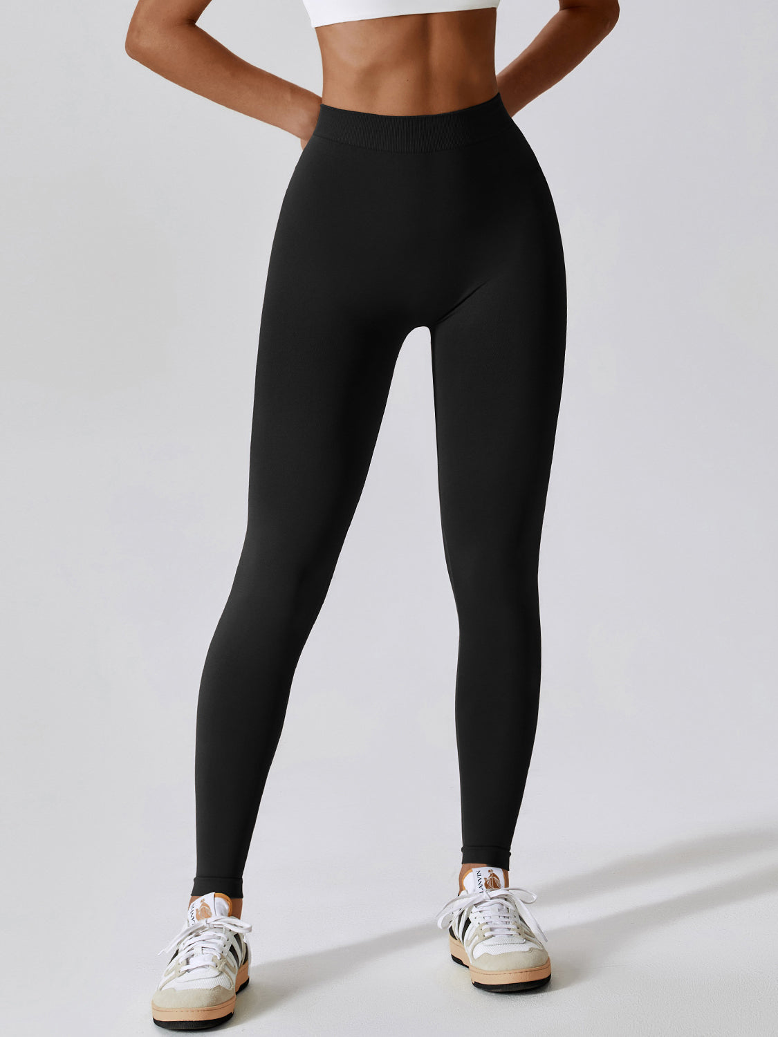 Nahtlose Leggings mit V-Ausschnitt hinten 