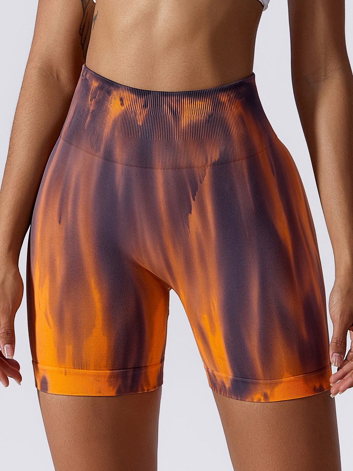 Nahtlose Yoga-Shorts mit Batikmuster 