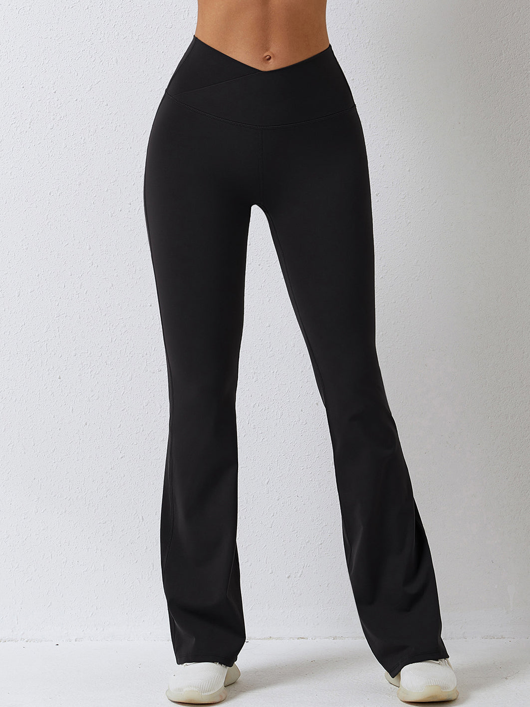 Leggings acampanados con cintura en V y tacto suave 