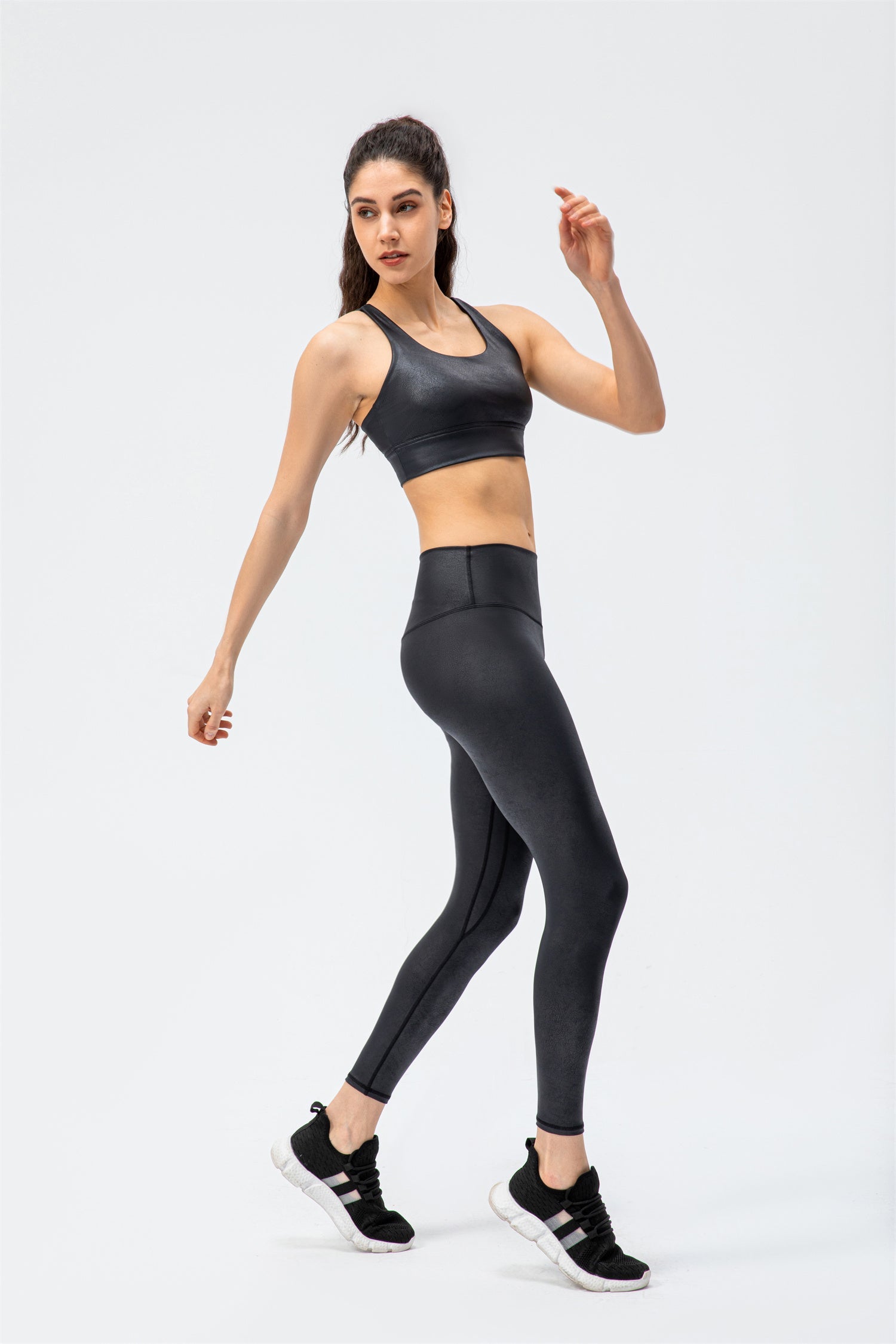 Conjunto de sujetador y leggings deportivos con espalda cruzada - Focus