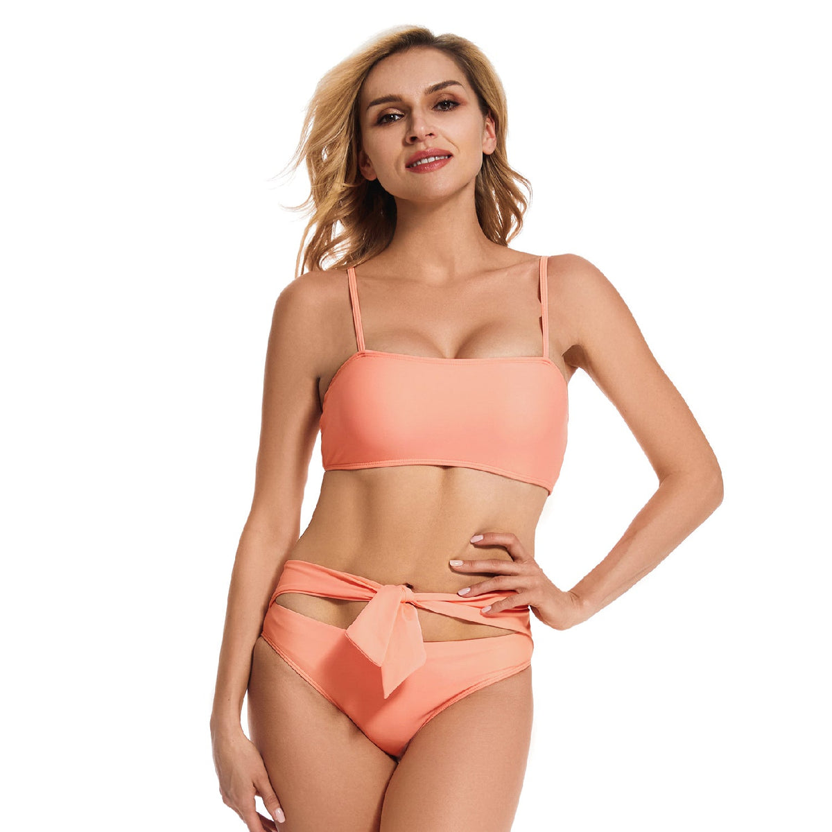 Conjunto de bikini de dos piezas de color rosa con forma de triángulo