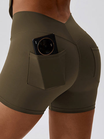 Scrunch Yoga-Shorts mit V-Tasche hinten 