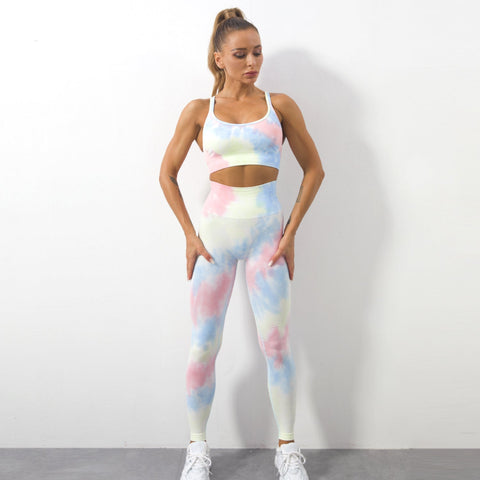 Sujetador deportivo y leggings con efecto tie dye