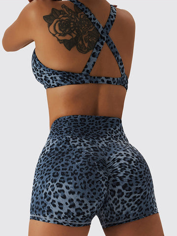 Pantalones cortos de yoga con efecto leopardo que realzan los glúteos 