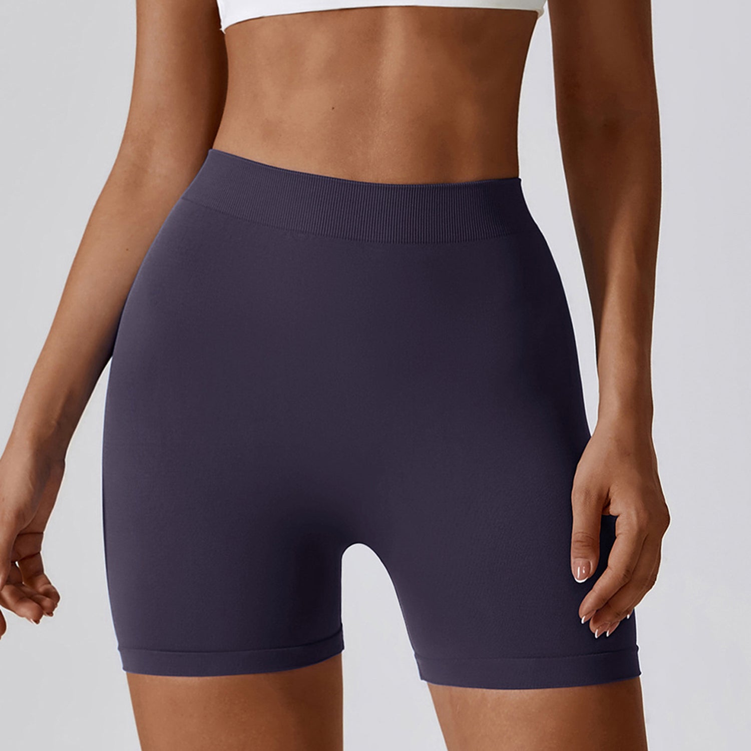 Pantalones cortos deportivos con realce de glúteos y espalda en V