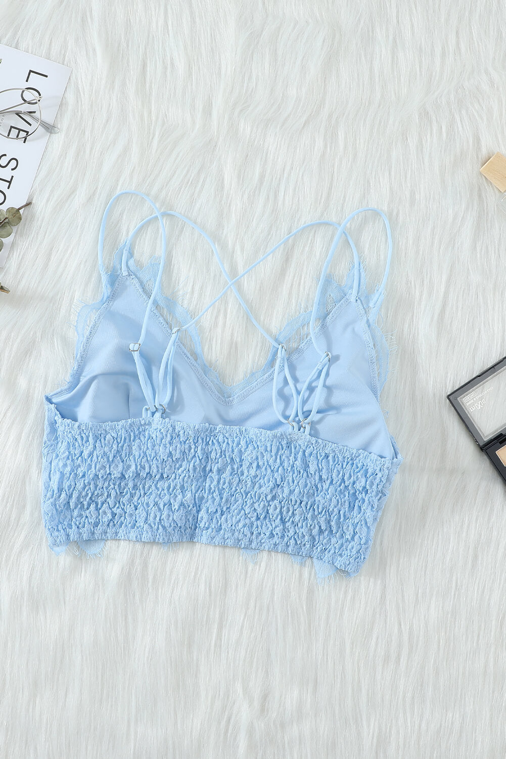 Bralette elegante de encaje azul cielo con forro