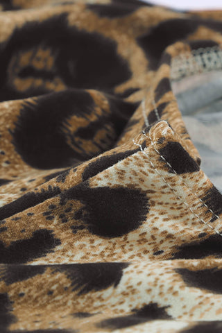 Body marrón de manga larga con estampado de leopardo y hombros descubiertos