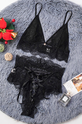 Conjunto de bralette con cintura alta y encaje con tiras negras