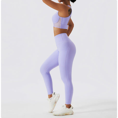 Conjunto de sujetador deportivo y leggings con escote en forma de corazón