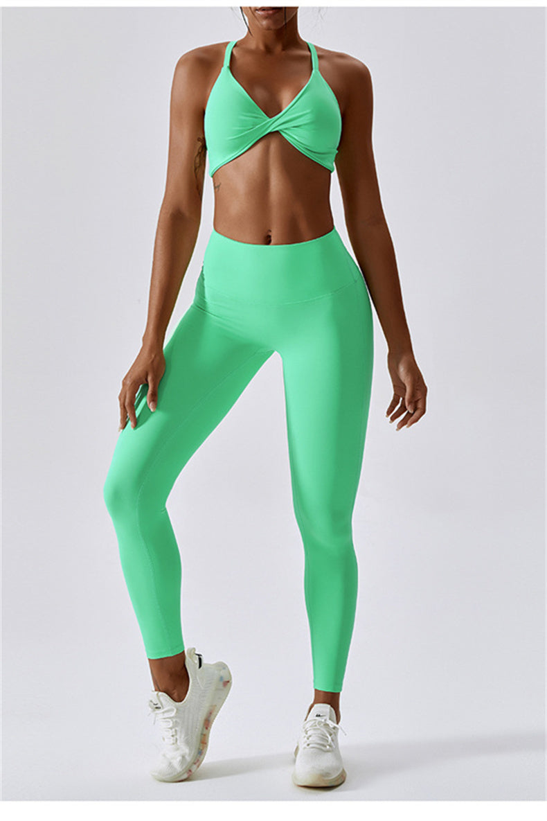 Set aus gedrehtem, rückenfreiem Sport-BH und Leggings