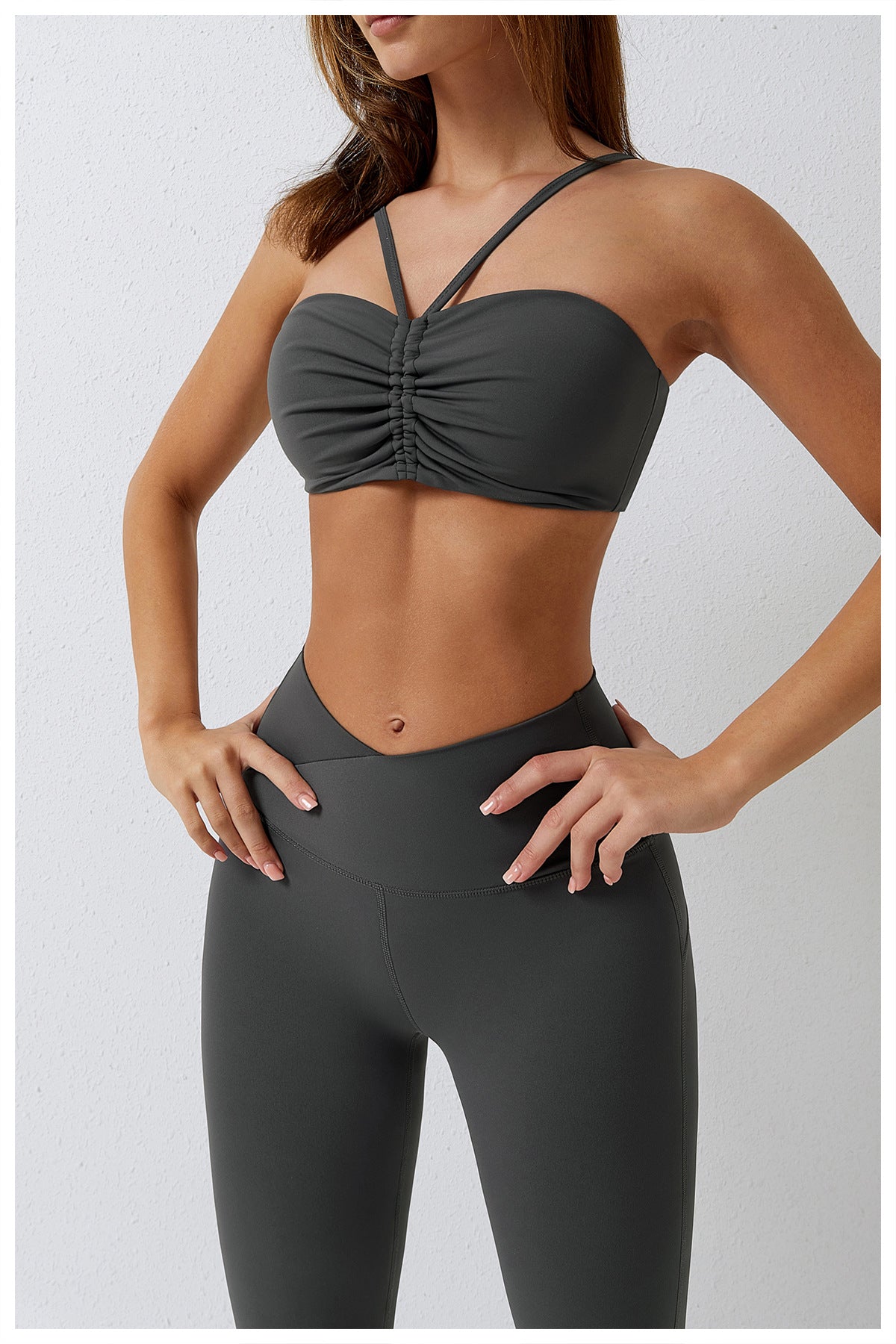 Conjunto de sujetador deportivo y leggings acampanados