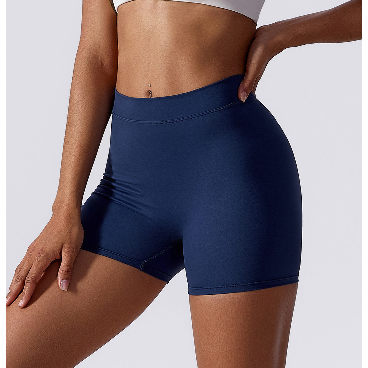 Hoch taillierte, V-förmige, gerüschte Yoga-Shorts