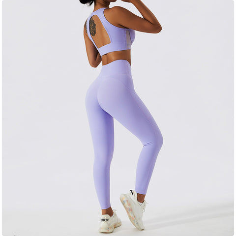 Conjunto de sujetador deportivo y leggings con escote en forma de corazón