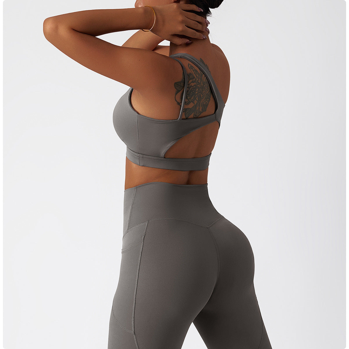 One-Shoulder-Yoga-BH mit Cut-Outs