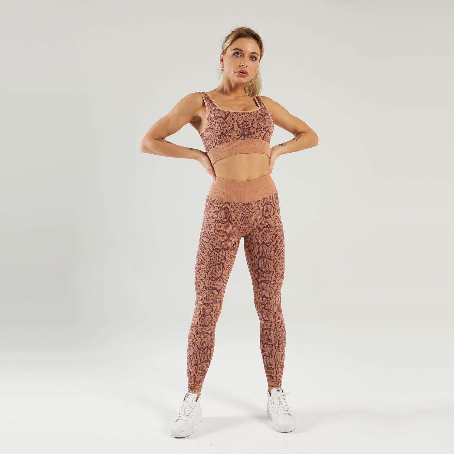 Conjunto de yoga para gimnasio sin costuras, sujetador deportivo y leggings con estampado de serpiente