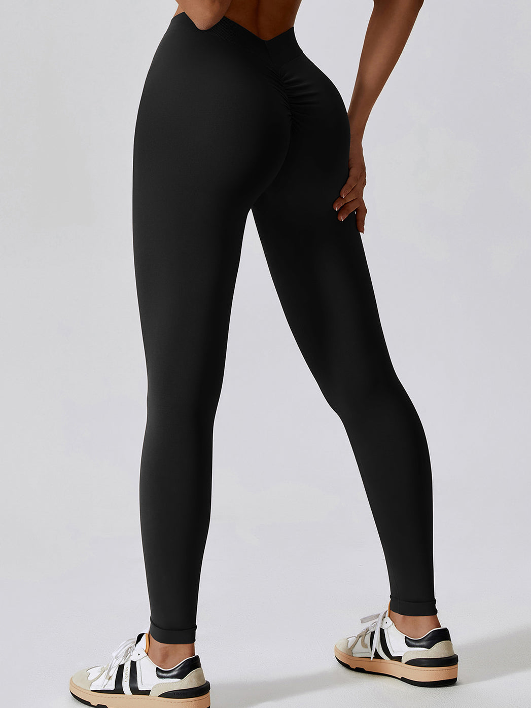 Nahtlose Leggings mit V-Ausschnitt hinten 