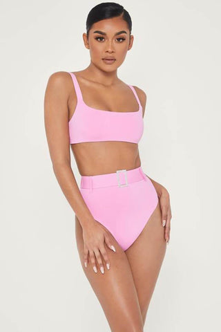 Pinkfarbene Bikinihose mit hoher Taille und Strassgürtel