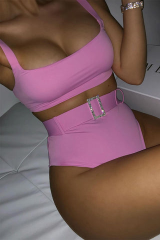 Pinkfarbene Bikinihose mit hoher Taille und Strassgürtel