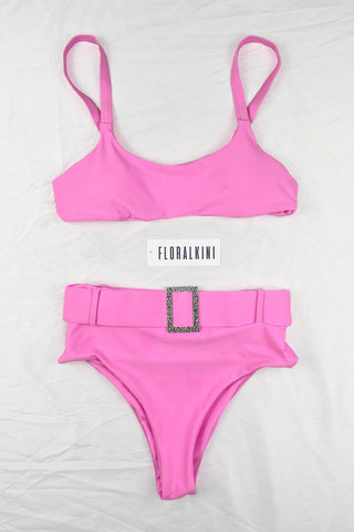 Pinkfarbene Bikinihose mit hoher Taille und Strassgürtel