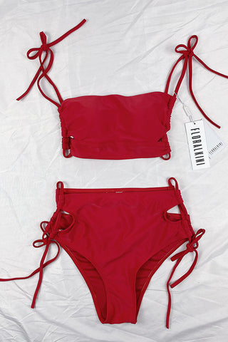 Braguita de bikini de cintura alta con laterales enrejados en rojo