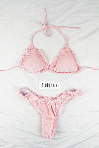 Top de bikini triangular fruncido de terciopelo con canalé rosa