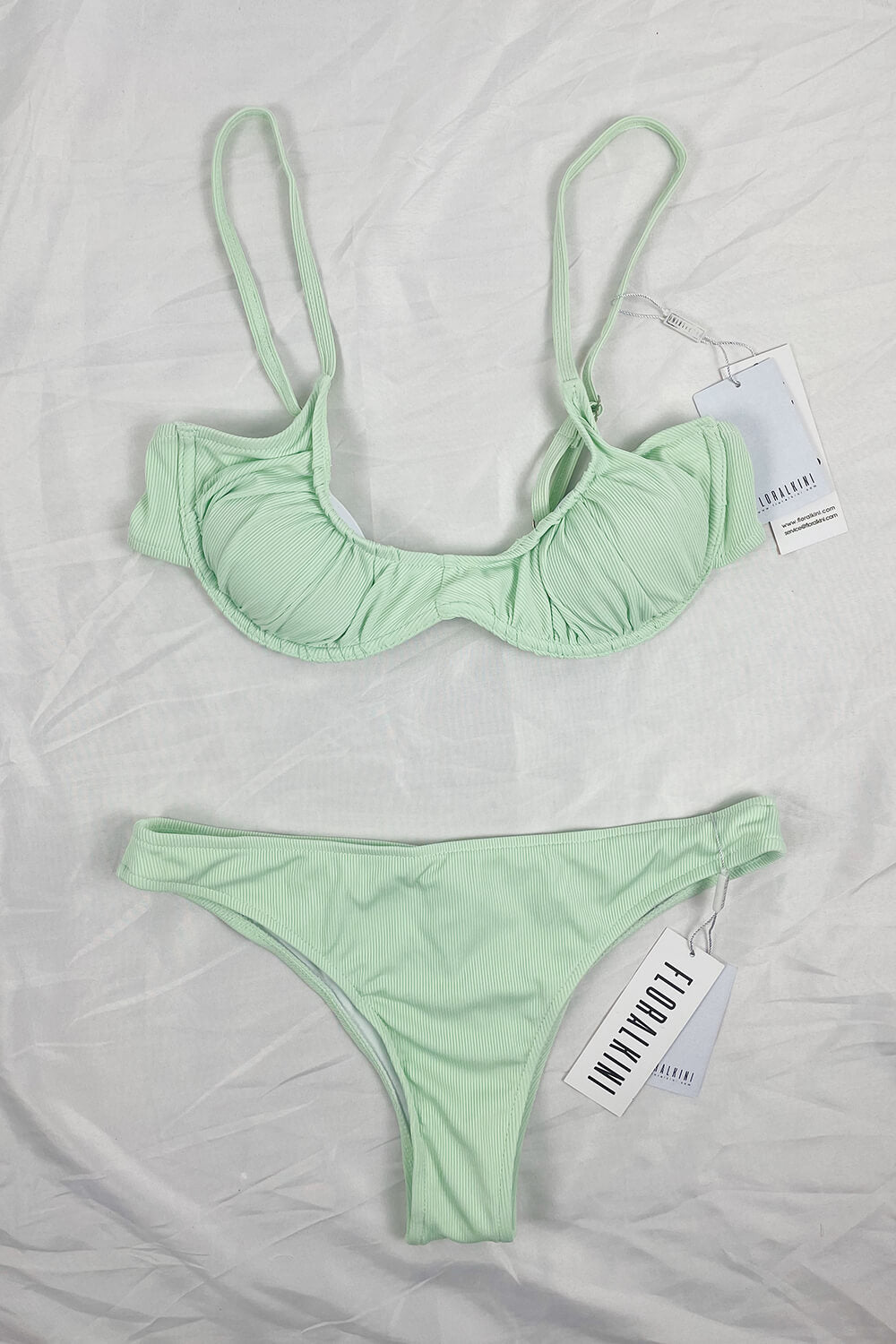 Top de bikini fruncido moldeado con canalé en tono menta