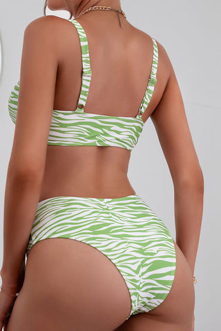 Top de bikini tipo bralette con aro en forma de U y estampado verde