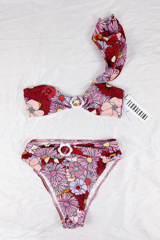 Top de bikini de un solo hombro con volantes y detalle de hebilla de flor Marsala