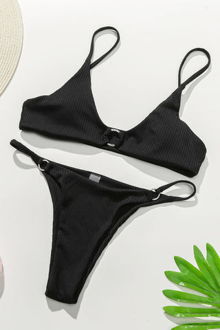 Braguita de bikini con tiras y aro en forma de O de canalé negro
