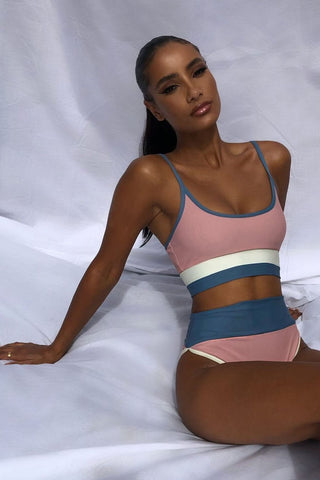 Braguita de bikini de cintura alta con canalé y bloques de color rosa