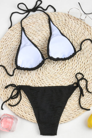 Braguita de bikini negra con lazos laterales y diseño arrugado